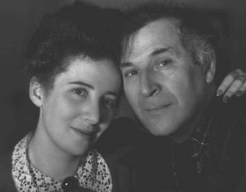 Marc Chagall and his daughter Ida, New York 1945 -by Lotte Jacobi
via USHMM