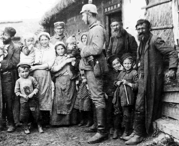 A German soldier ( First World War) standing with a Jewish family in Lida.